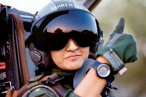 female fighter pilot