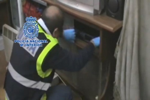 Burglar helps police catch paedophile before turning himself in
