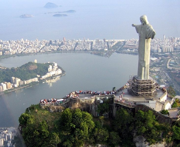 Cristo Rendetor Statue