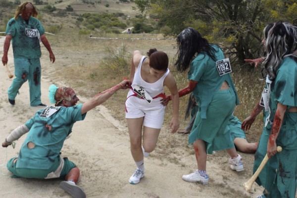 Astonishing and Unusual Photographs A Female Runner Attacked by Zombies