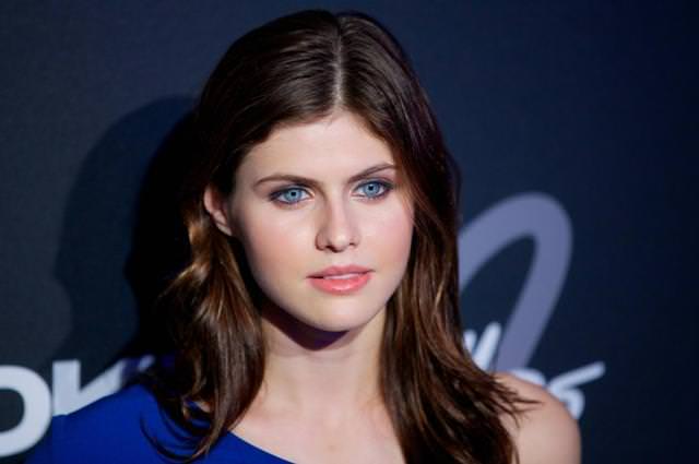 Top 20 Hottest Actresses in Hollywood 18 Alexandra Daddario hottest actresses in hollywood today