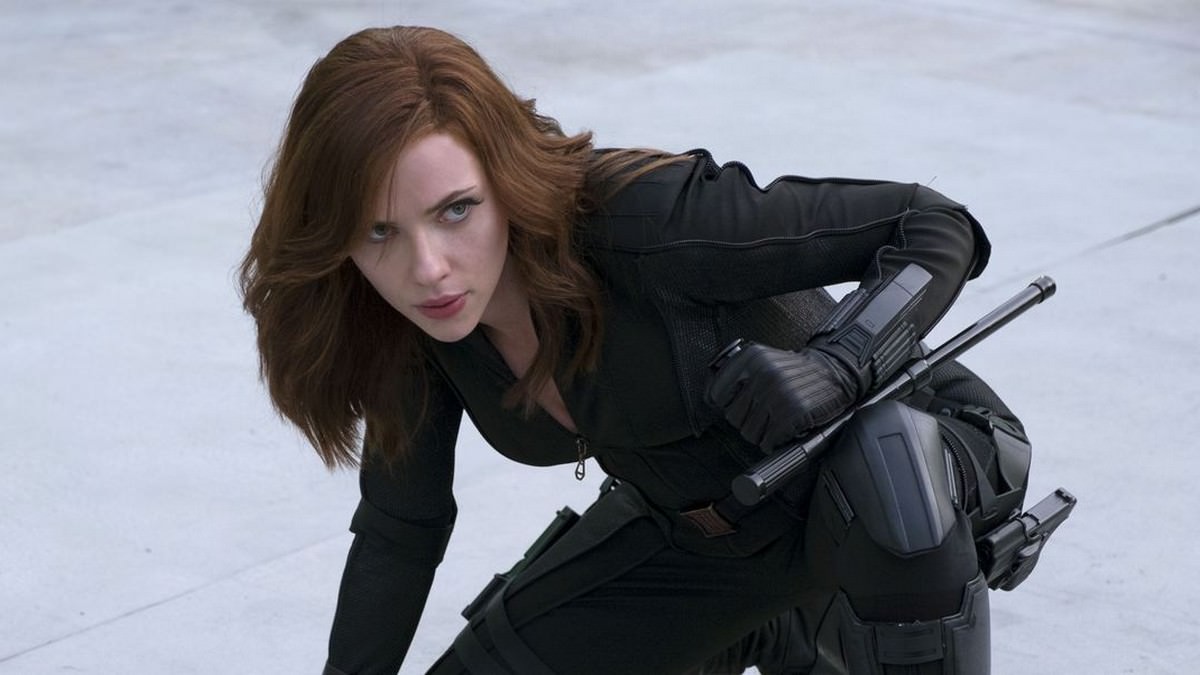 scarlett johansson hottest female superheroes