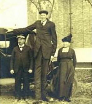 Top 10 Tallest Men