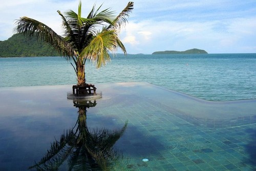 10 Stunning Infinity Pools