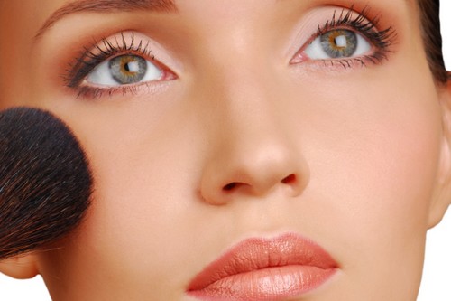 Cosmetic brush for applying the powder 10 Make-up Tips for Girls