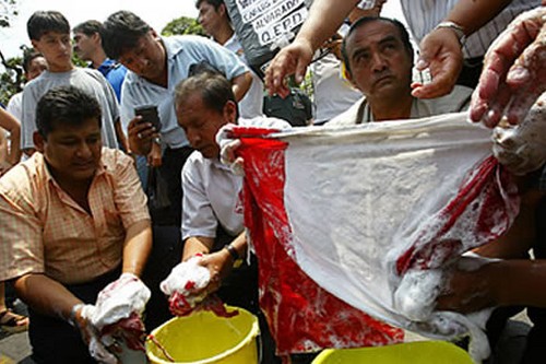 Scrub The Country’s Flag Clean in Peru