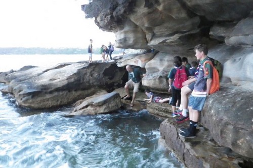 Hike along the Chinamans Beach to the Balmora beach