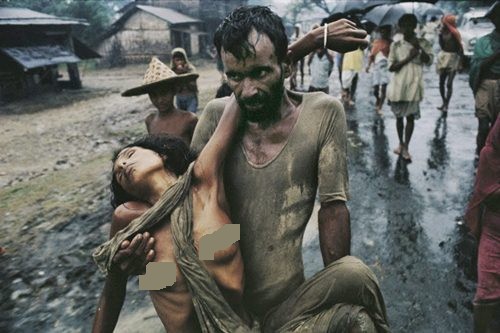12 Historic Photos You Absolutely Need To See 12 Fleeing Bangladesh Couple