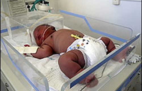 Woman gives birth to giant baby