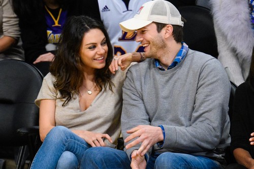 Mila Kunis and Ashton Kutcher Top 10 Hottest Celebrity Couples