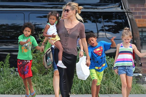 Heidi Klum Takes Her Kids To The Park