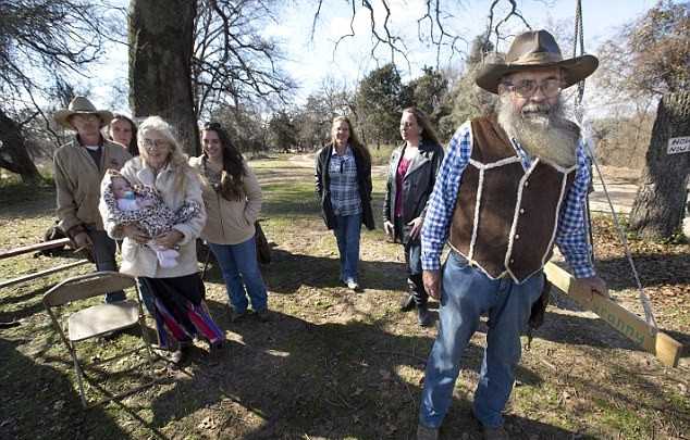 The Gray Clan (Outlaw Family)