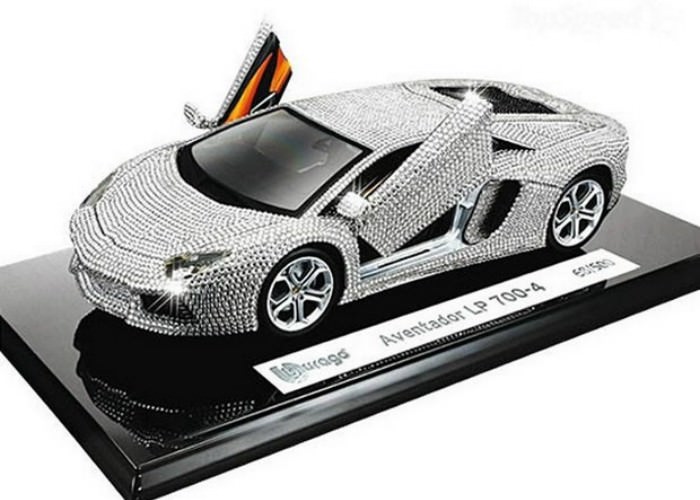 Lamborghini Aventador Model Car