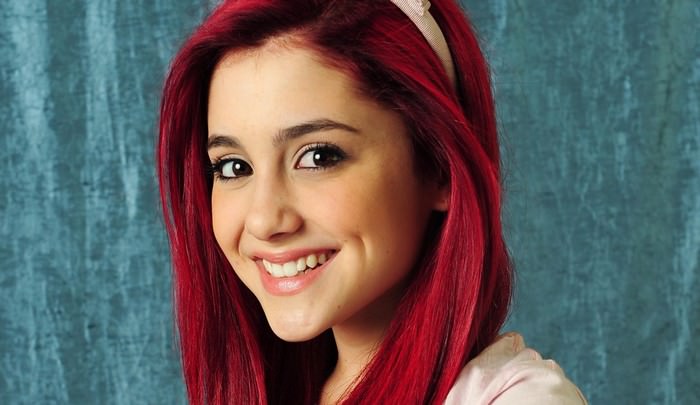 Ariana Grande Hair Style and Smile
