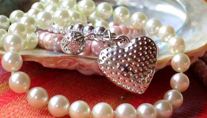Gems and Mother of Pearl Artefacts