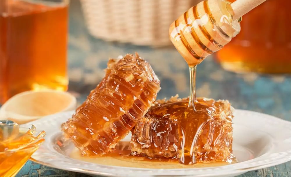 Top 10 benefits of bee honey