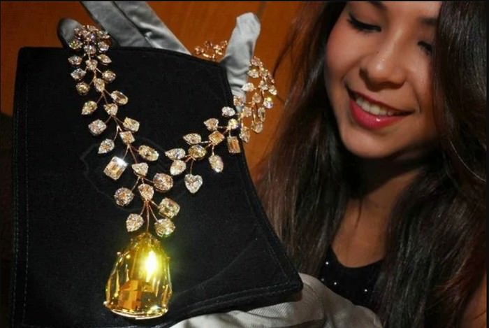 The Incomparable Diamond Necklace